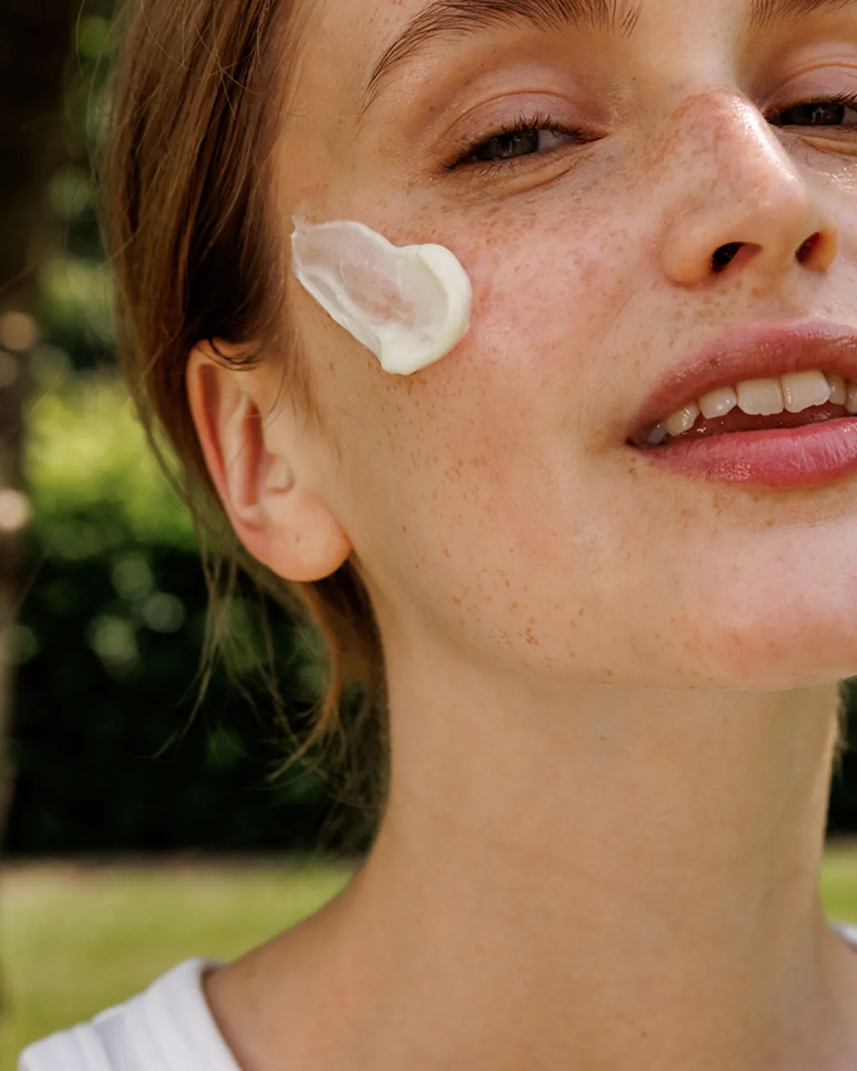 Day & Night Cream ambiance image 5