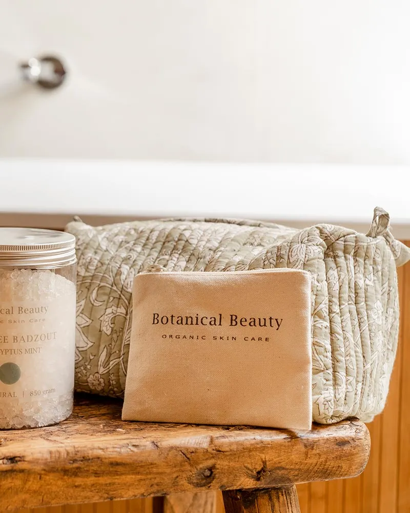 Organic Cotton Toiletry Bag ambiance image 1