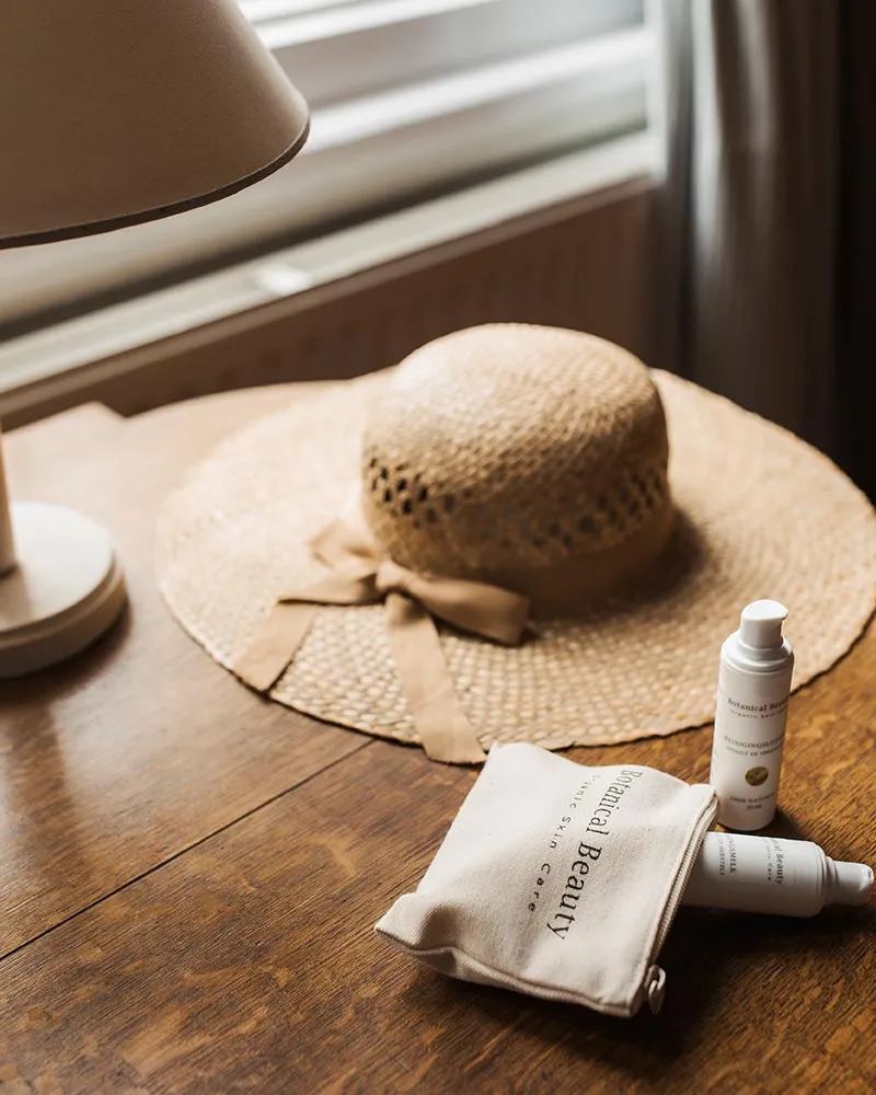 Organic Cotton Toiletry Bag ambiance image 2