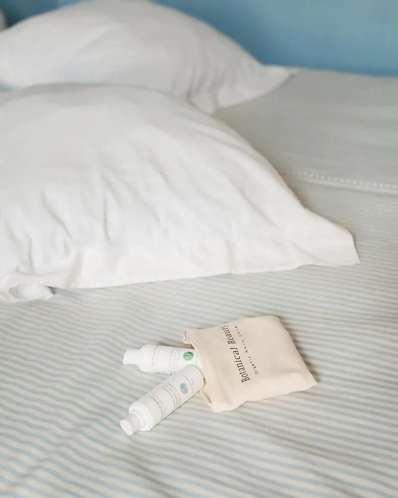 Organic Cotton Toiletry Bag ambiance image 3